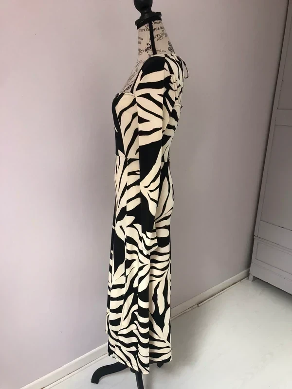 Long dress with square neckline, black & cream slit – Size XS / S (34 / 36) – photo 5